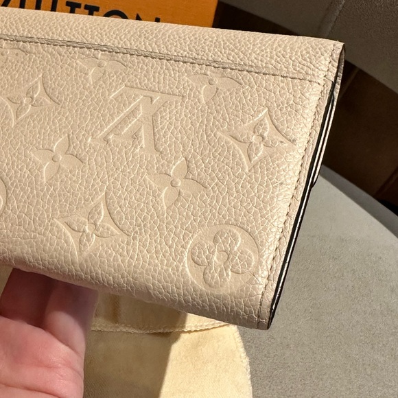 Beautiful Authentic Louis Vuitton Ivory Empreinte Sarah Long Wallet - Picture 5 of 12